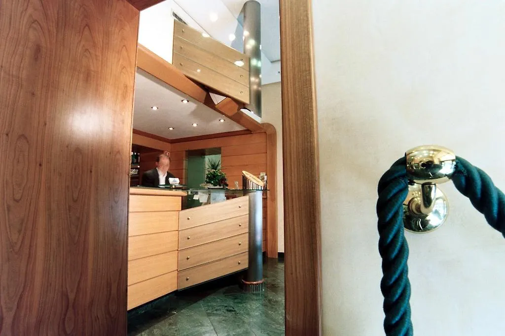 Hotel Corot Rome 3*,