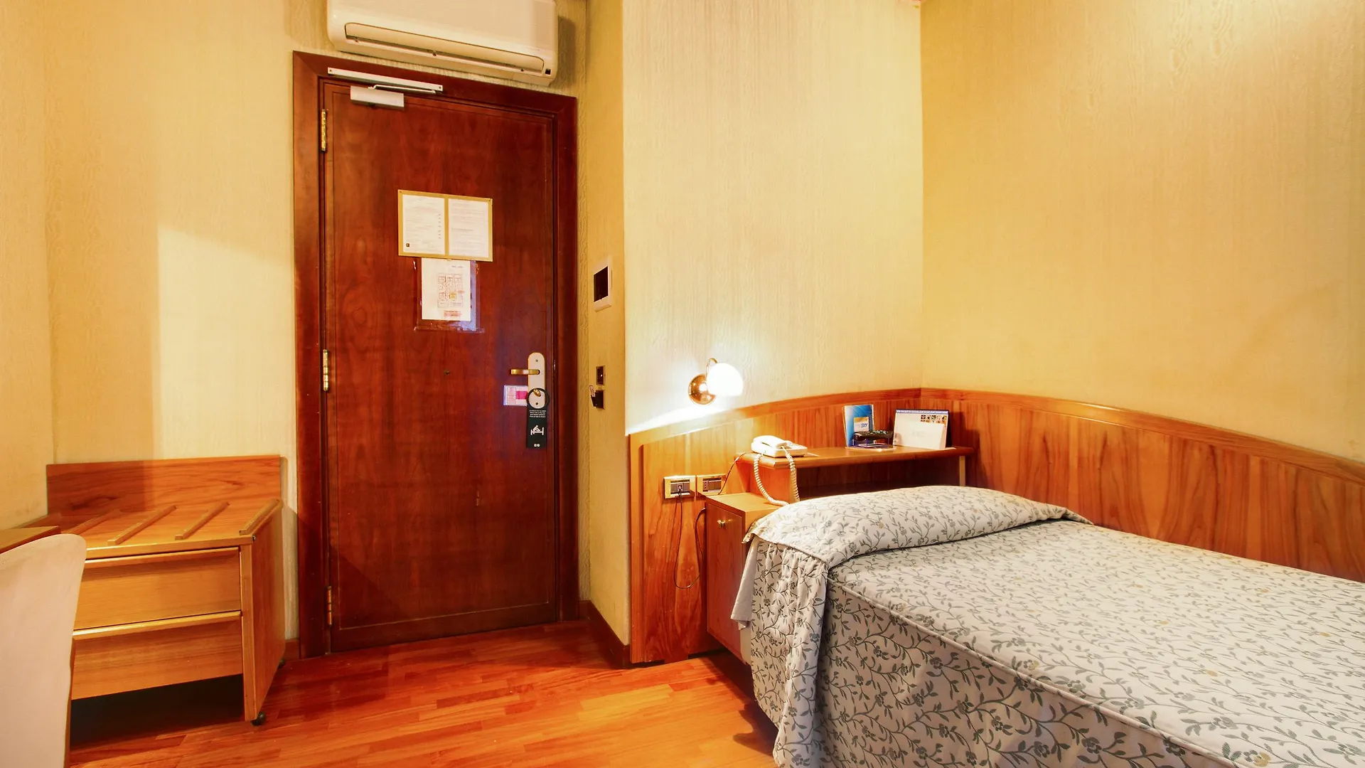 Hotel Corot Rom 3*,