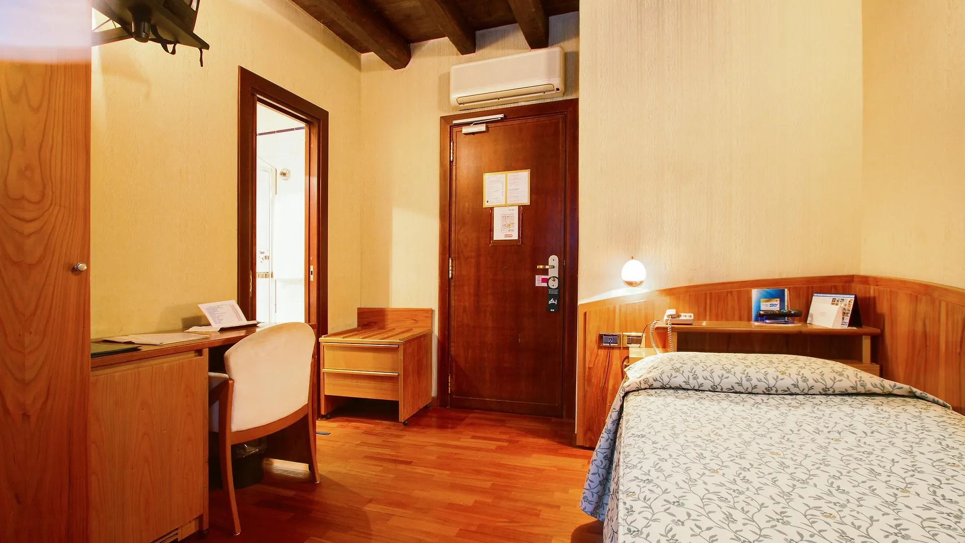 Hotel Corot Roma 3*,