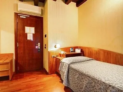 Hotel Corot Rom 3*,