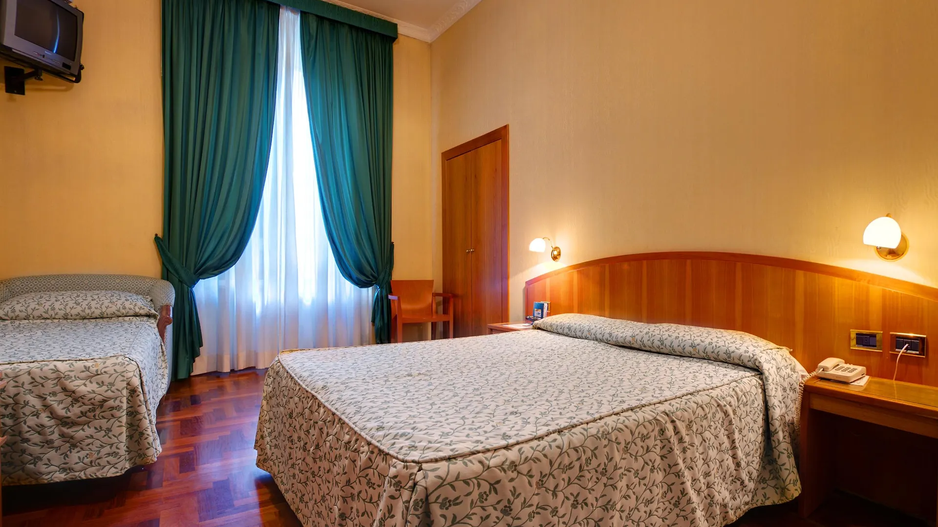 Hotel Corot Рим 3*,